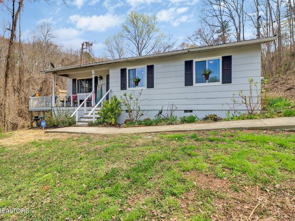 3225 W Wolf Valley Rd, Clinton, TN 37716