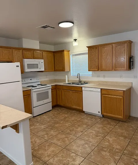 312 G St #B — Photo 1