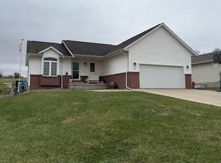 112 Court St, Victor, IA