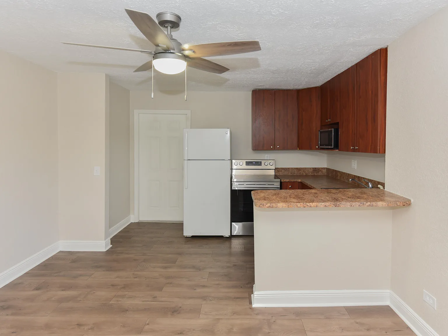 Studio, 1.0 bath, 400 sqft, $1,650 — Photo 2