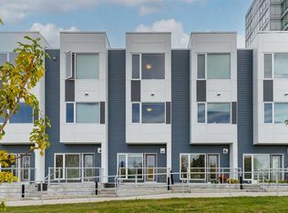 20 S Brentwood Cmn NW #304, Calgary, AB T2L 2L7
