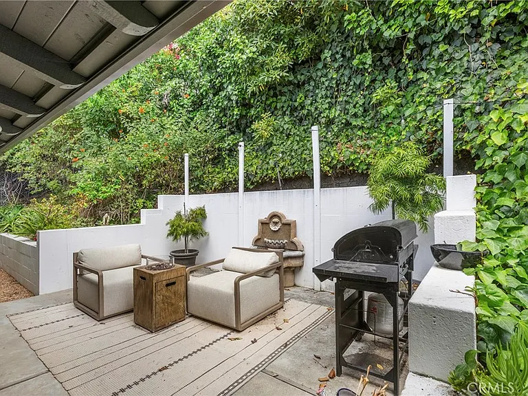 620 Temple Hills Dr — Photo 20