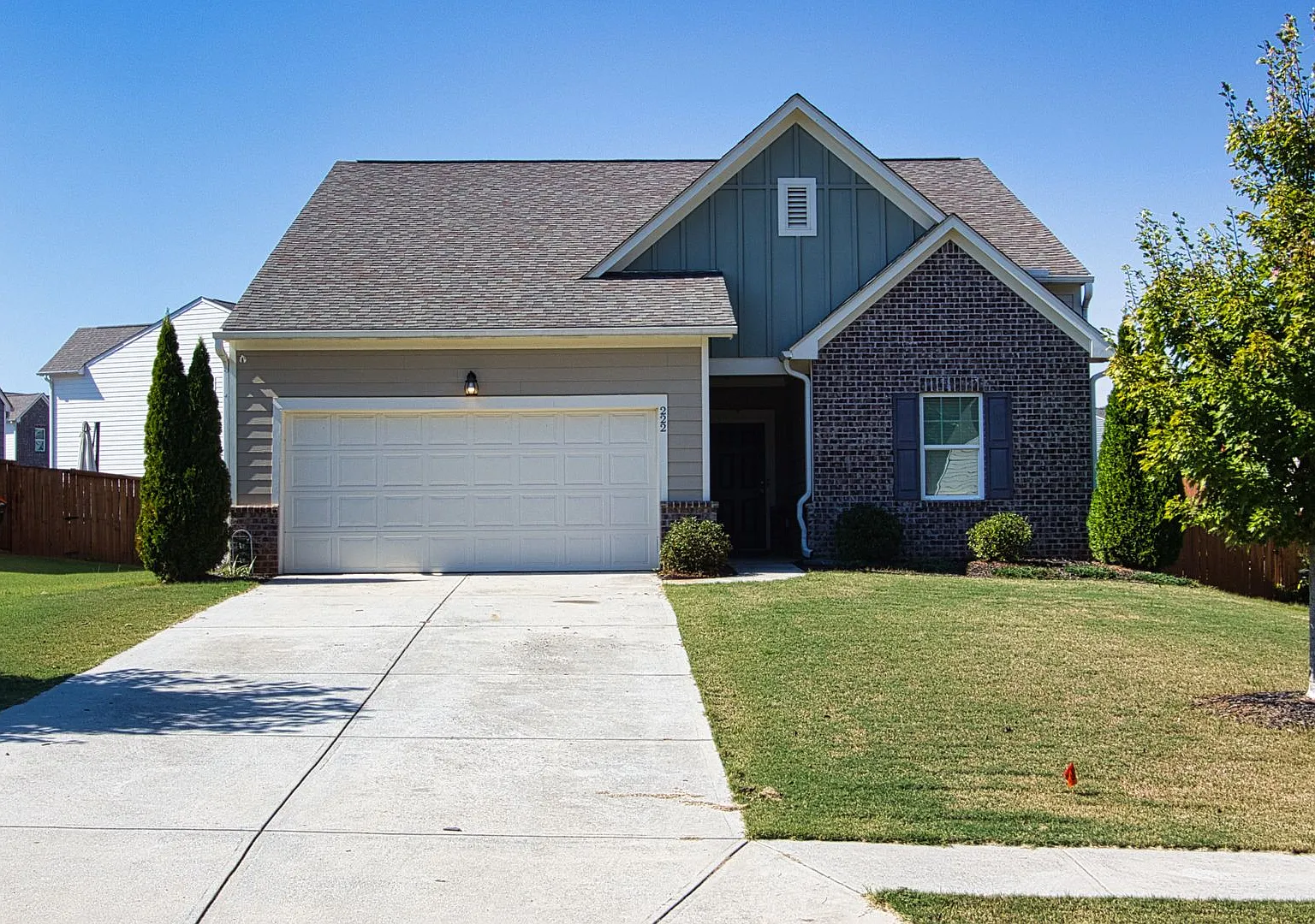 Available Now! 4 Bedroom 2 Bathroom Ranch In Sought After Neighborhood — Photo 1