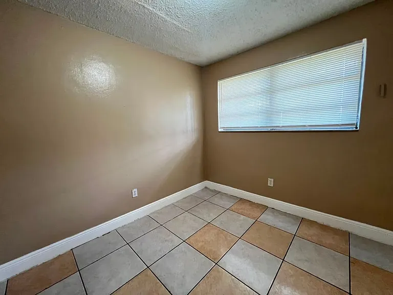 13315 Alexandria Dr — Photo 7