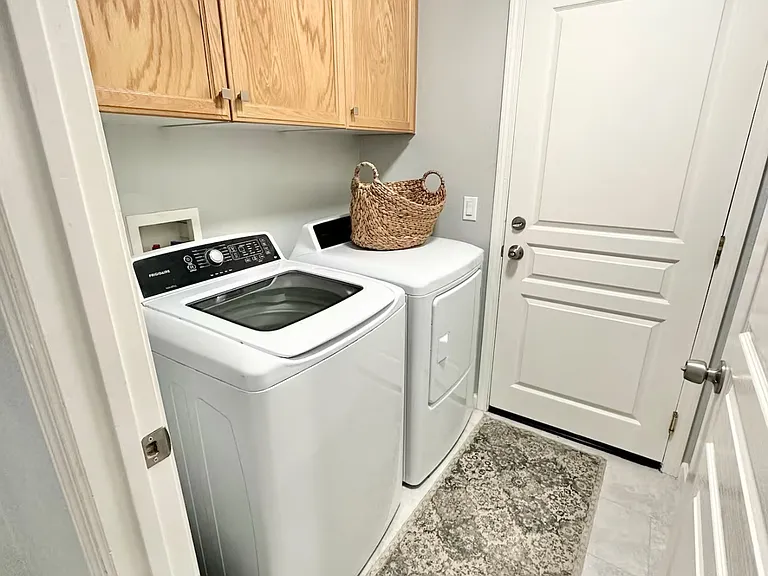 1226 Laurel Park Cir — Photo 9
