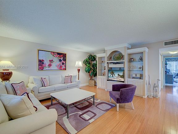 3rd image of 15108 Ashland Dr APT 221