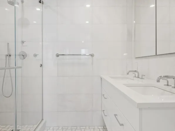 200 East 62nd Street image 6 of 11