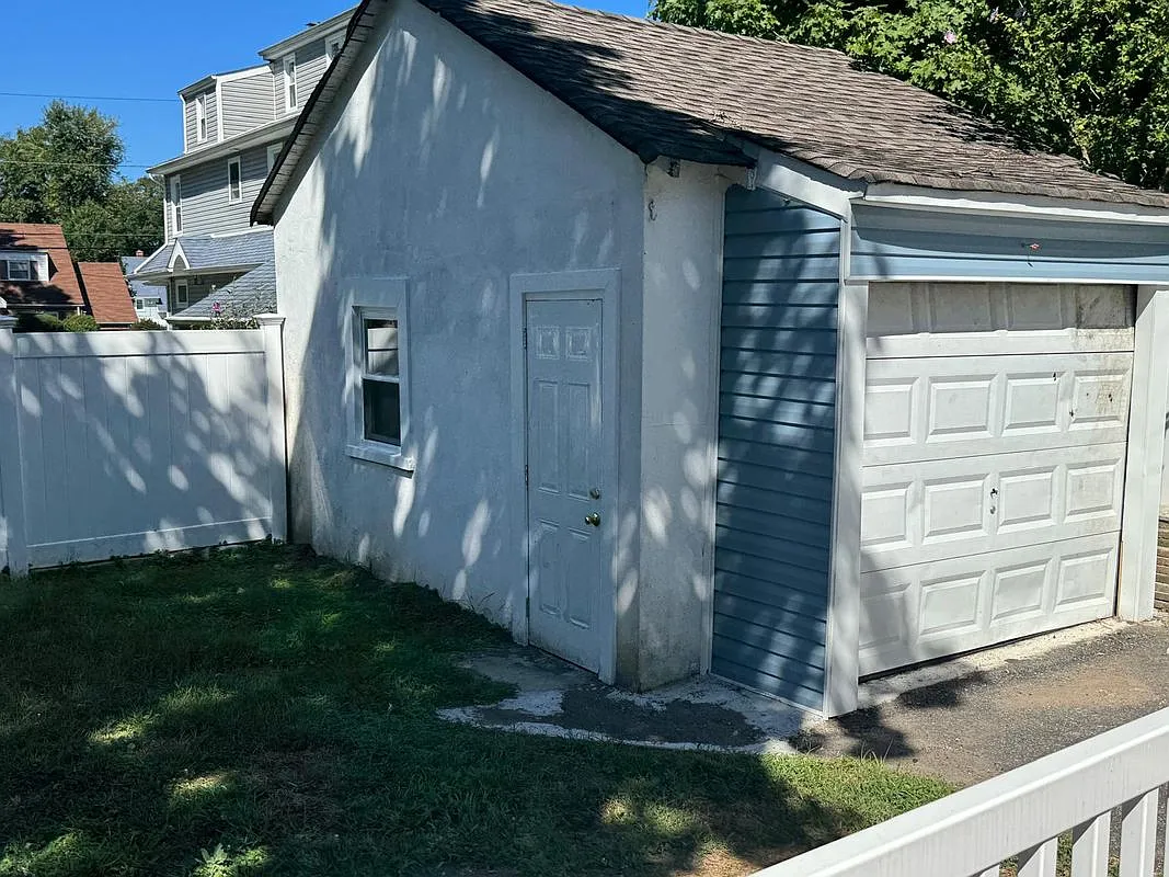 3 bed, 1.5 bath, 1308 sqft, $4,000 — Photo 3