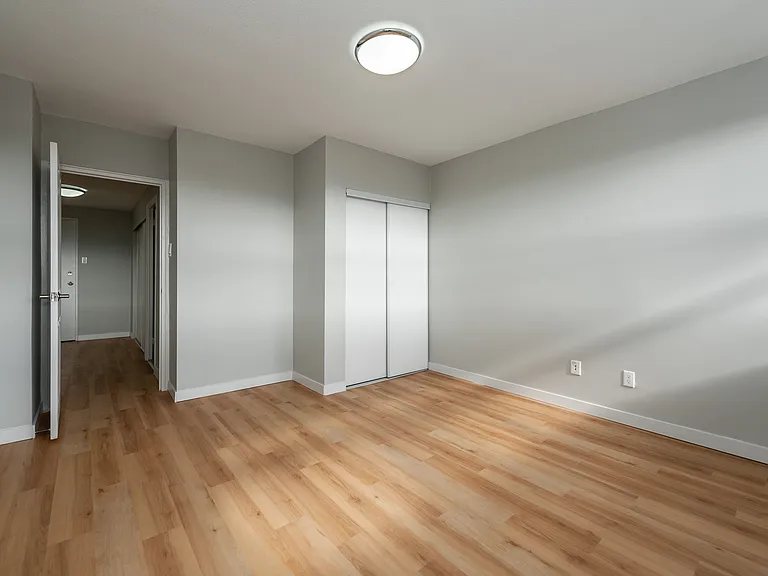 1161 Wellington St W — Photo 35