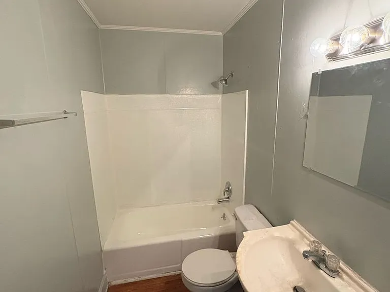 617 Candler St — Photo 4