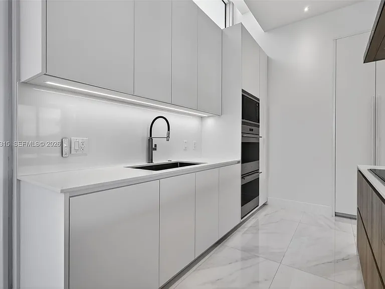 3750 Yacht Club Dr #Townhouse 5 — Photo 16