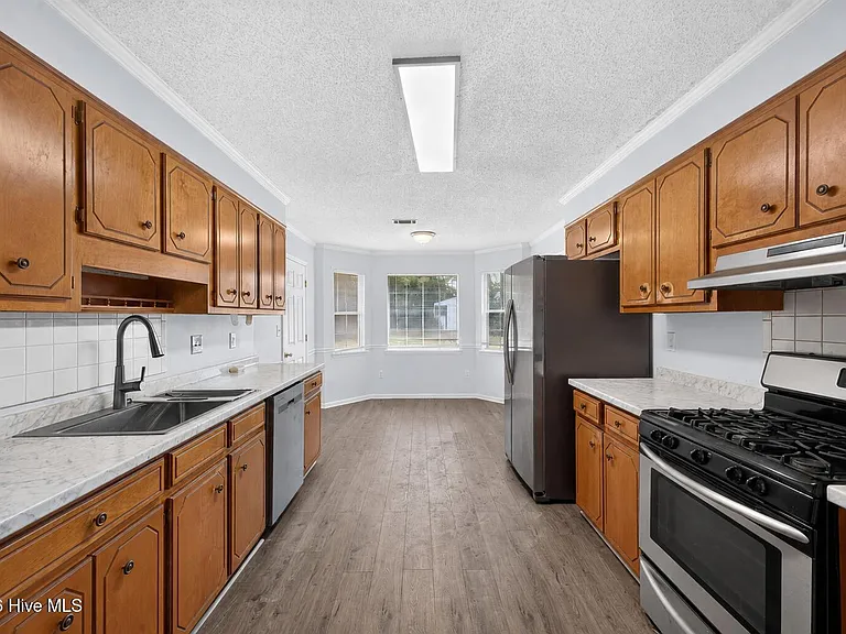 4810 Golden Leaf Ln — Photo 11