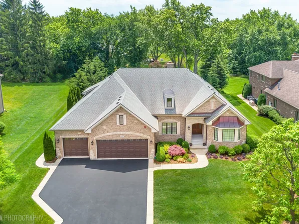 405 Fox Glove Ln, Barrington, IL 60010