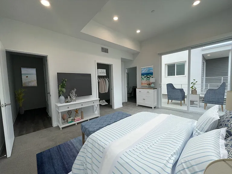 State of the Art, 2 bed 2.5 bath Luxury Condo in Ventura! — Photo 10