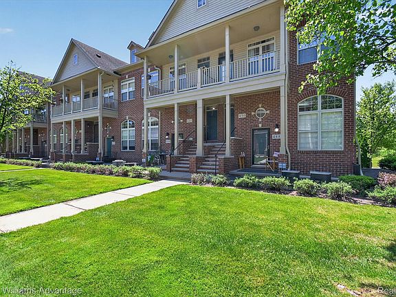 3rd image of 446 Old Pine Way