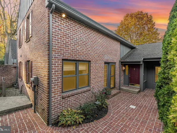 595 Cook Ct, Hummelstown, PA 17036