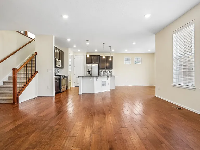 15017 Chicago St — Photo 10