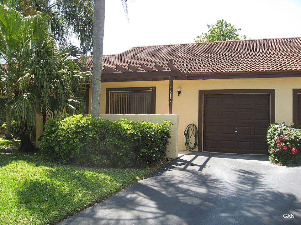 1st image of 7217 Primrose Ln