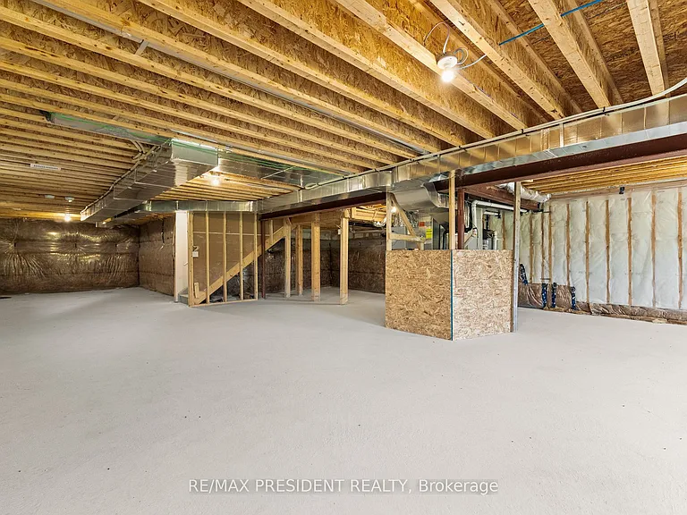 335 Russell St — Photo 22