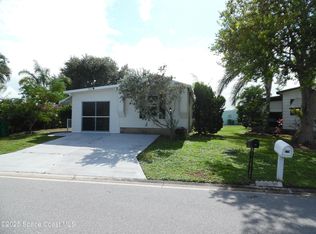 922 Bougainvillea Cir, Barefoot Bay, FL 32976