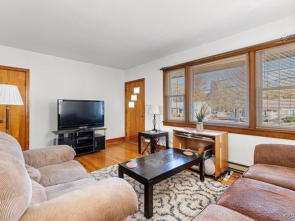 4th image of 21400 Warren Ave