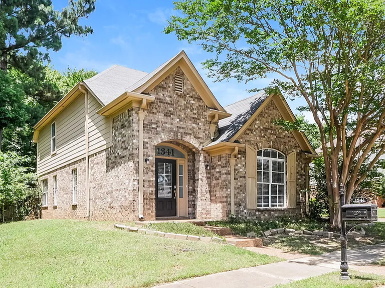 1341 Broadstone Ln — Photo 4