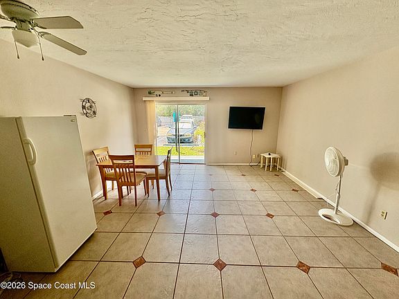 3rd image of 223 Columbia Dr APT 127
