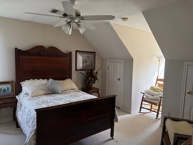 3 bed, 2.5 bath, 2252 sqft, $2,400 — Photo 3