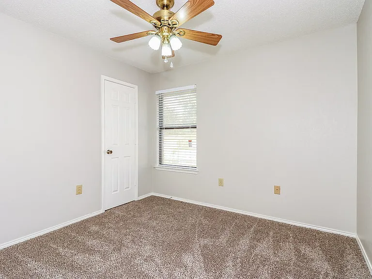 700 Sandy Trl — Photo 12