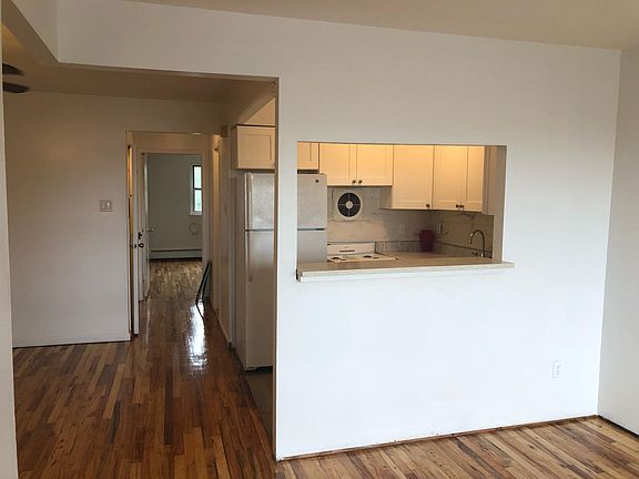 2nd image of 2860 Bruckner Blvd #2