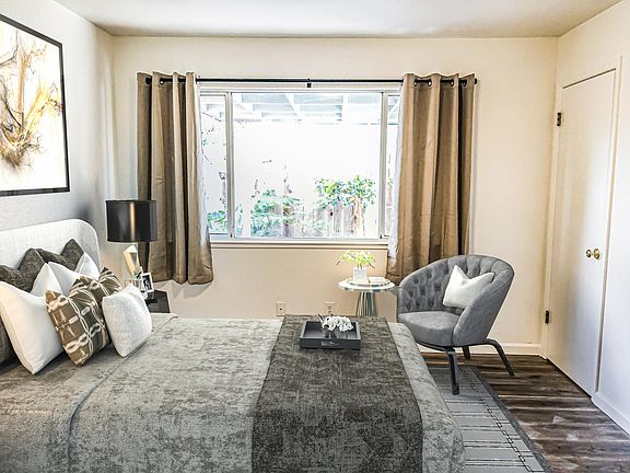 4th image of 2528 Farrington Way