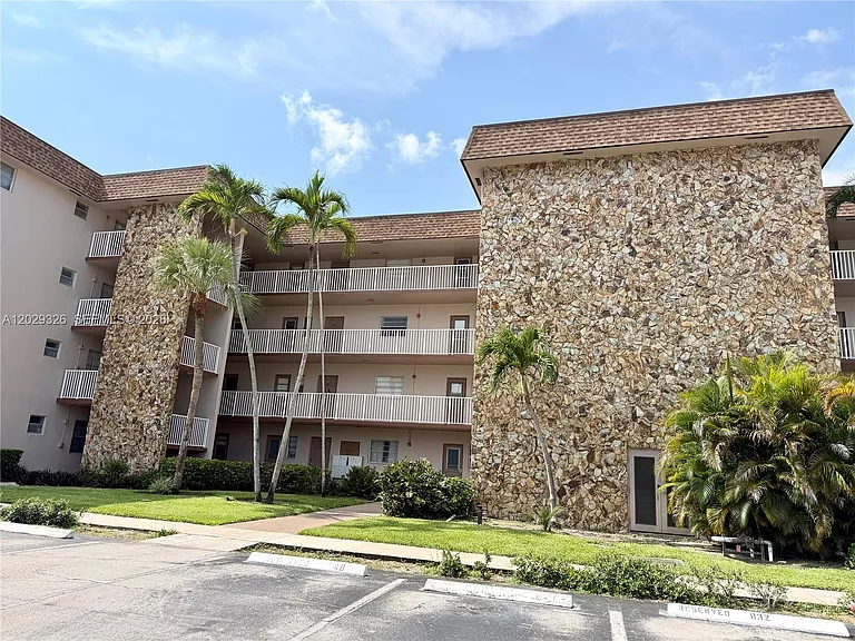 8101 SW 24th Ct #405 — Photo 3