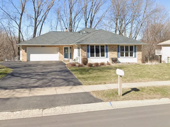 14526 Village Woods Dr, Eden Prairie, MN 55347