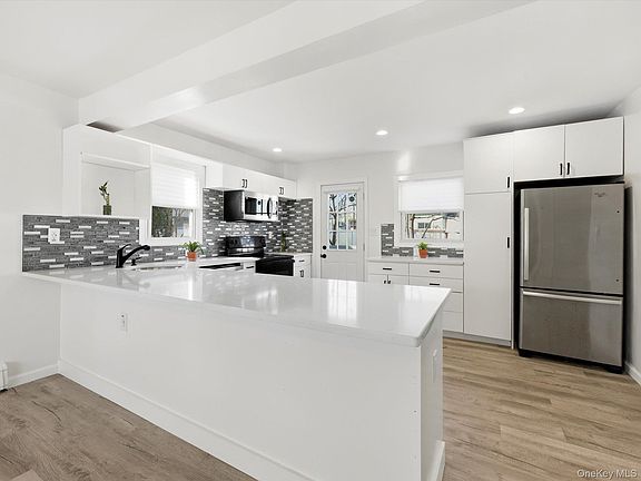 2nd image of 2409 Lindy Road