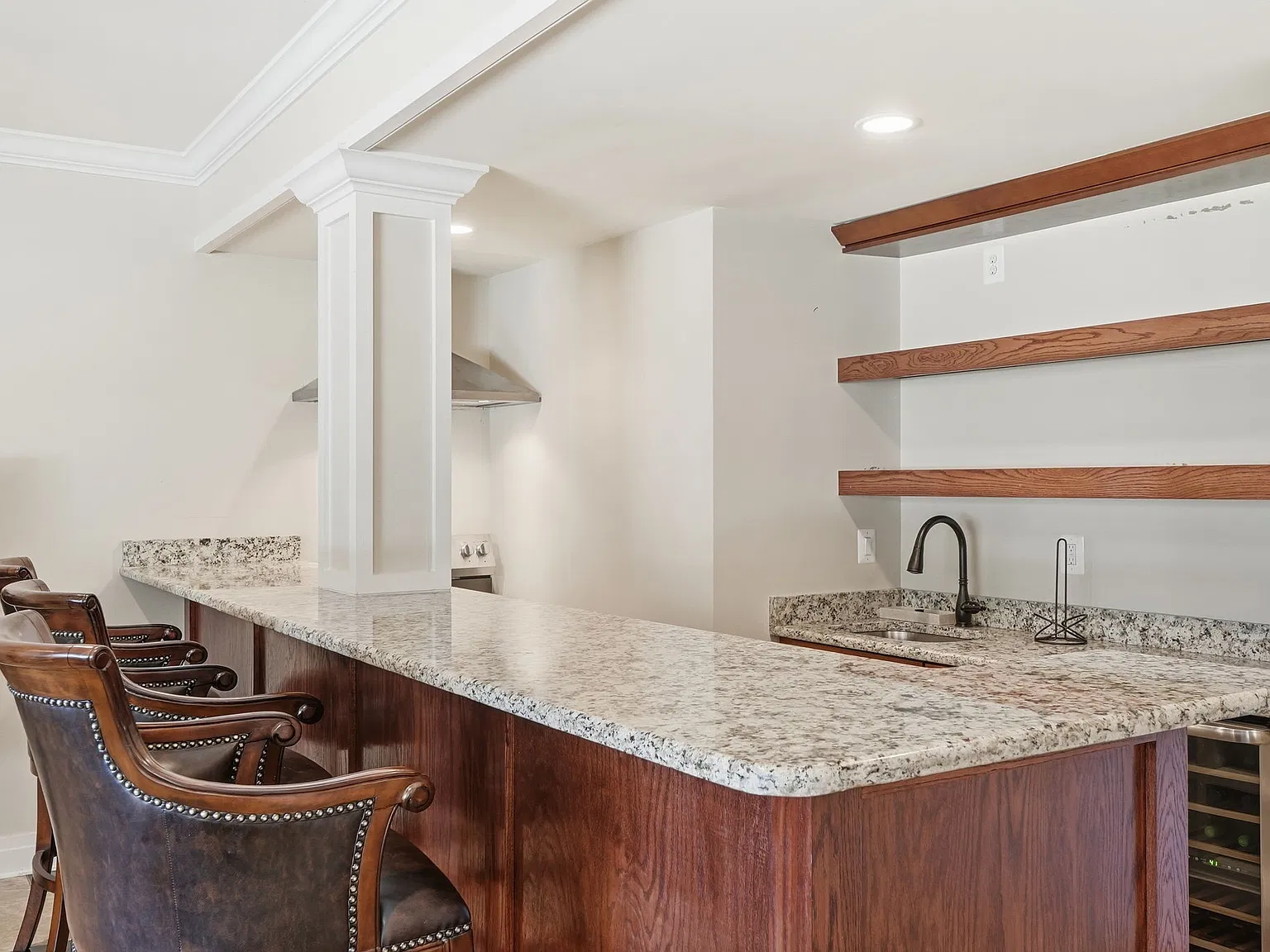 2 bed, $3,000 — Photo 2
