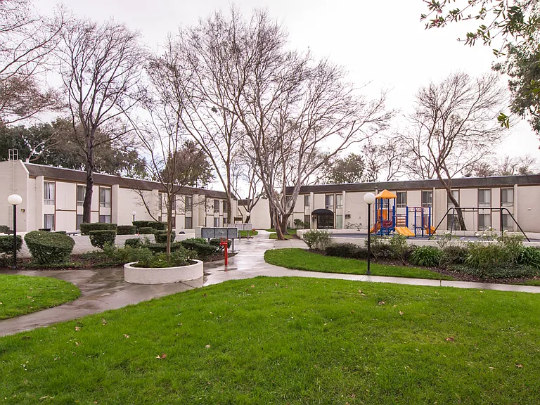 Lawrence Road Apartments — Photo 12