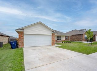 11013 NW 98th St, Yukon, OK 73099