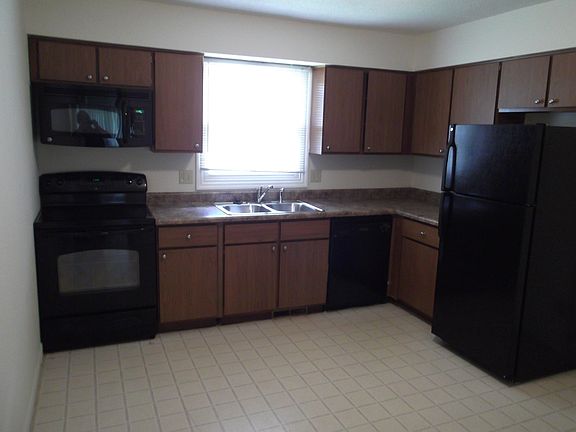 1002 Willard eat in kitchen