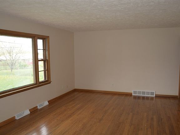 3rd image of 3635 Huffman Blvd