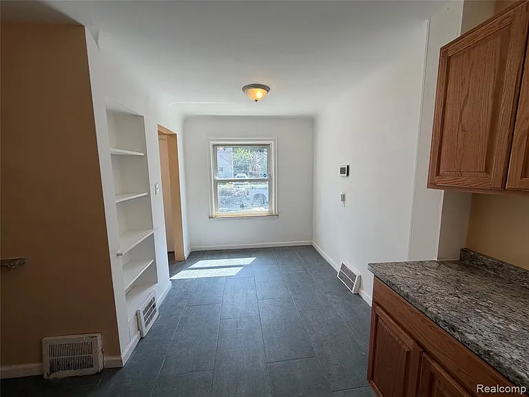 7467 Asbury Park — Photo 4