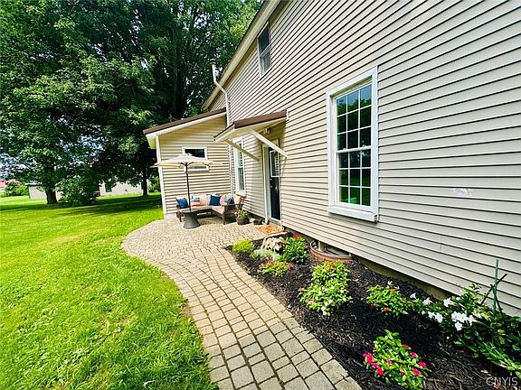 3rd image of 2090 Parks Rd
