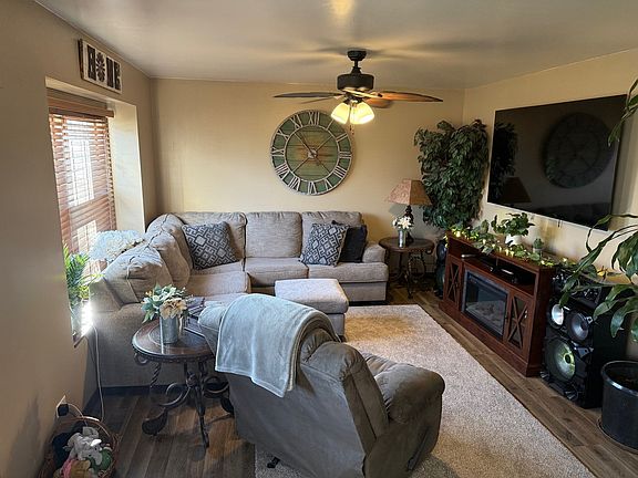 4th image of 2405 Glen Cir E