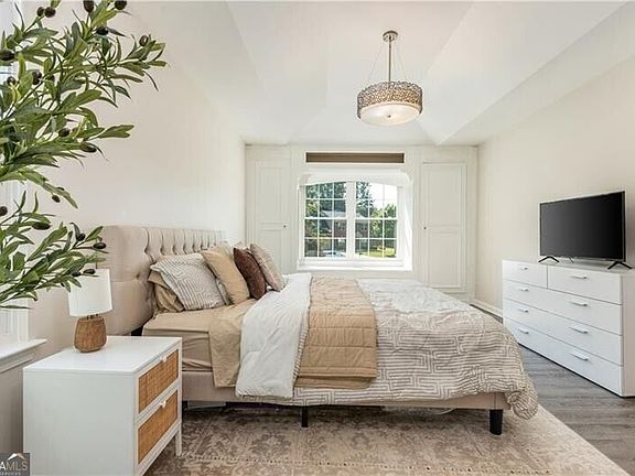 5th image of 777 Chanson Dr SW