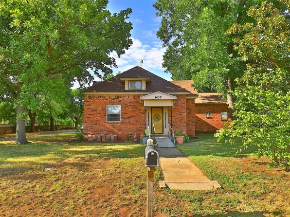 607 SE 4th St, Knox City, TX 79529