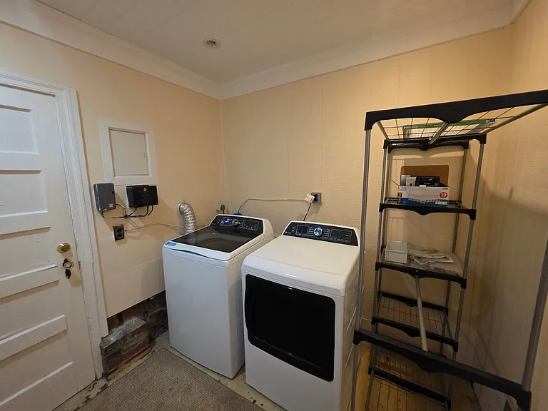 208 Regent Rd — Photo 11