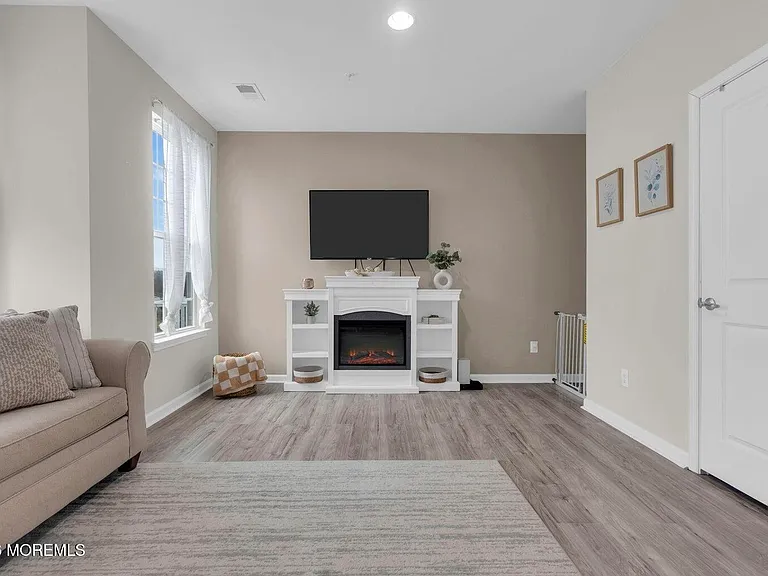 14 Kyle Dr — Photo 6