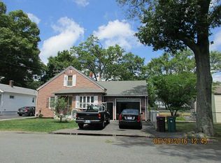 27 Vivian St, Woonsocket, RI 02895