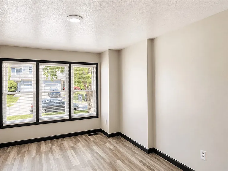 35 Weld St #A — Photo 2