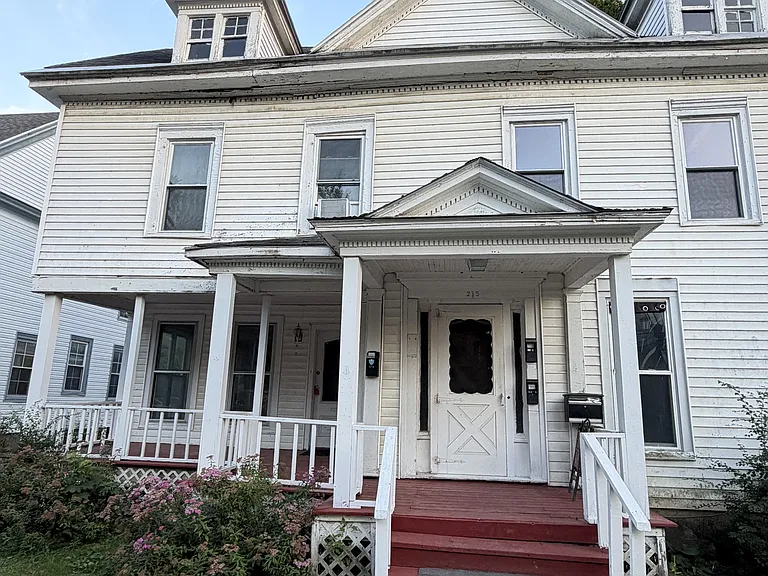 213 Clinton St — Photo 12