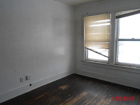 3rd image of 616 Pearl St